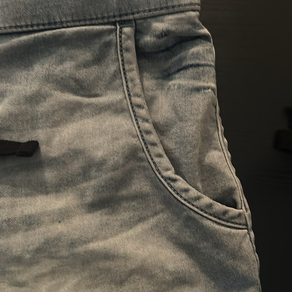 Levi Strauss shorts w/pockets and faux drawstring @waist Size 16 12 inches long - Picture 5 of 7
